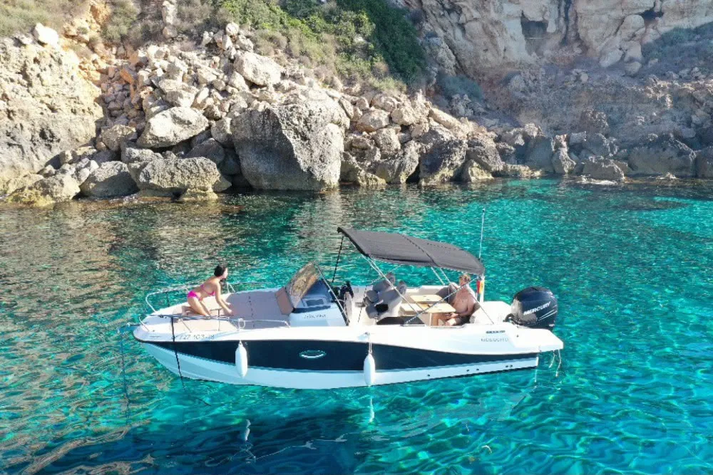 Quicksilver 755 Sundeck, Sundeck de 7,6 m