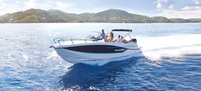 Quicksilver 755 Sundeck, Sundeck de 7,6 m